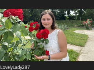View LovelyLady287 profile in Make New Friends category
