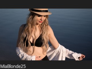 Visit MiaBlonde25 profile