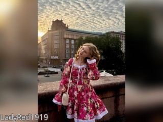 Visit ladyred1919 profile