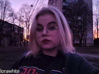 View lorawhite profile in Long Term or Marriage category