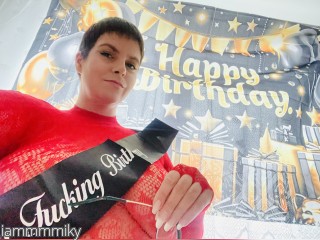 View iammmmiky profile in Glamour Girls category