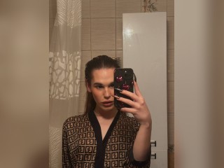 Visit ellygloss profile