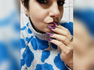 View iammmmiky profile in Glamour Girls category