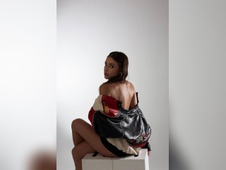 Visit Layra profile