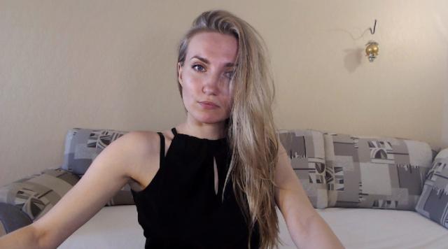 Connect with webcam model NadinGold: Outfits