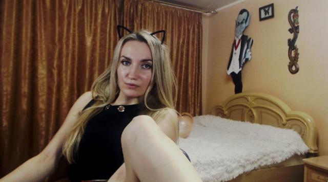 Welcome to cammodel profile for NadinGold: Kissing