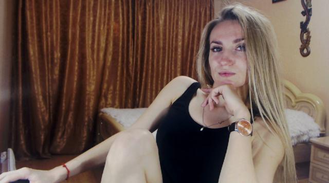 Connect with webcam model NadinGold: Legs, feet & shoes