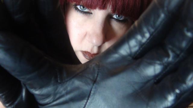 Adult webcam chat with MistressViv: Lipstick