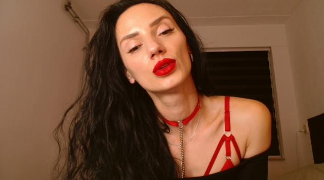 Connect with webcam model StrongSexyLady: Nipple play