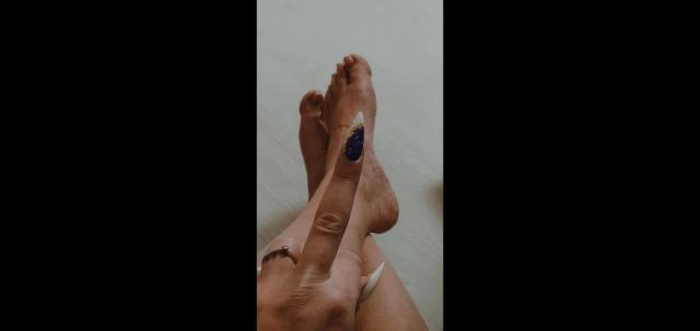 Find your cam match with IzabellIch: Foot fetish