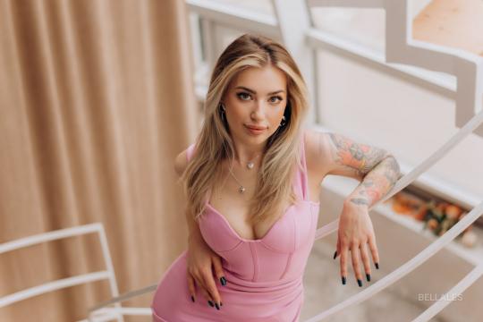 Find your cam match with BellaLess: Smoking