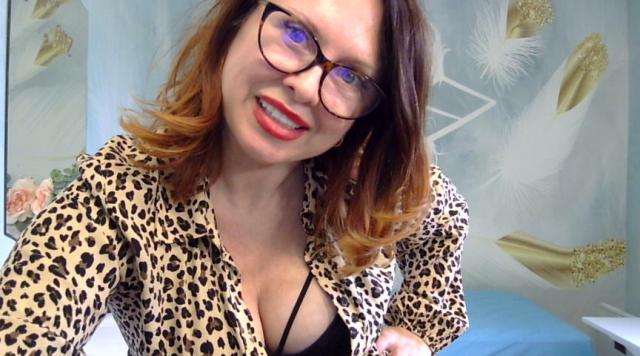 Adult chat with FatiniaTraveler: Strip-tease