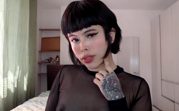Adult chat with crystalrosa666: Hands