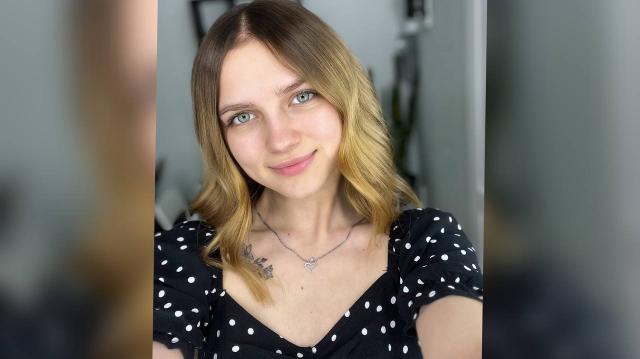 Explore your dreams with webcam model MelaniSoul: Live orgasm