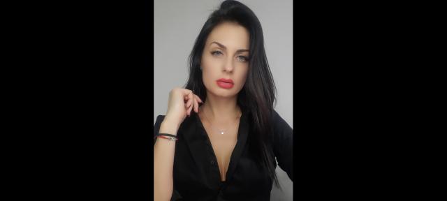 Connect with webcam model WomanForU
