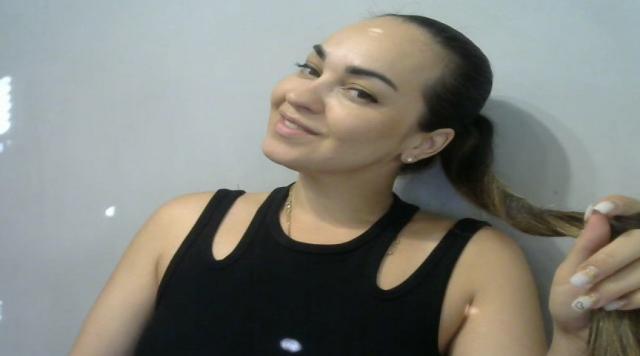 Explore your dreams with webcam model 00Darina00: Outfits