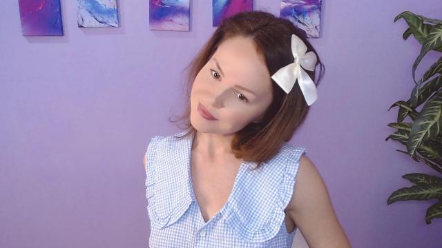 Adult webcam chat with VickyGold: Nipple play