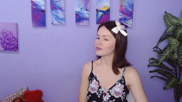 Explore your dreams with webcam model VickyGold: Foot fetish