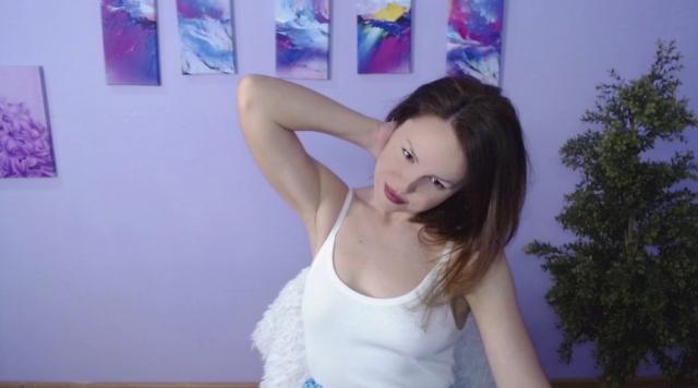 Webcam chat profile for VickyGold: Nipple play