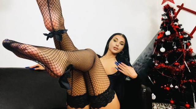 Connect with webcam model LeaNoire: Socks