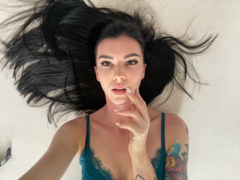 Explore your dreams with webcam model SofiiiaDream: Kissing