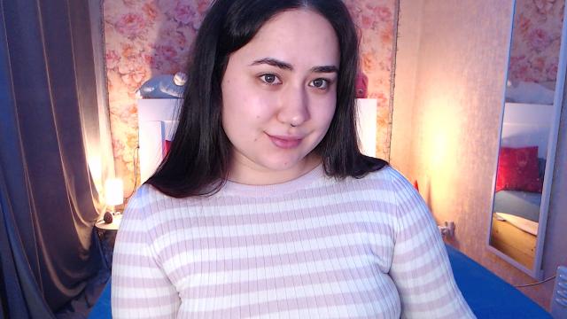 Find your cam match with MonicaFarel: Glasses