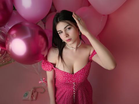Connect with webcam model EmmaLewsen: Outfits