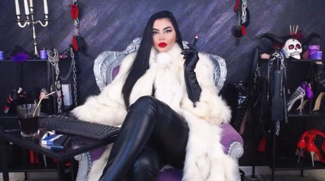 Connect with webcam model MistressEdith: Outfits