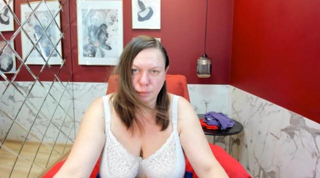 Connect with webcam model KellyPerfection: Strip-tease