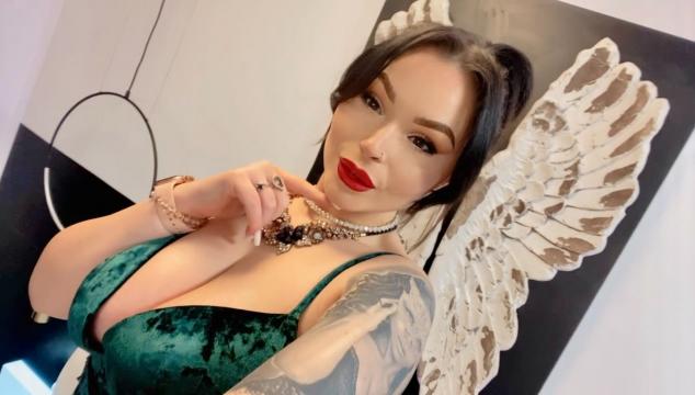 Explore your dreams with webcam model AnyRhodes: Piercings & tattoos