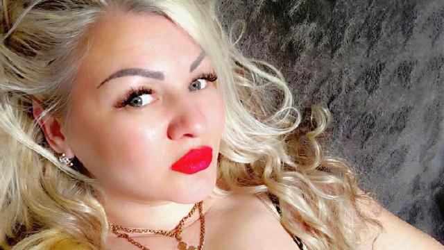 Connect with webcam model BriannaBrianna: Make up