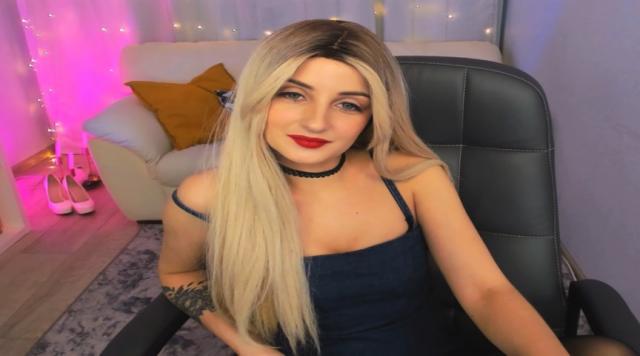 Adult chat with KattyLight: Piercings & tattoos