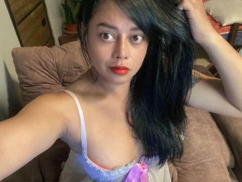 Connect with webcam model bigcumanne17: Nails