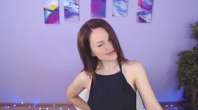 Find your cam match with VickyGold: Nails