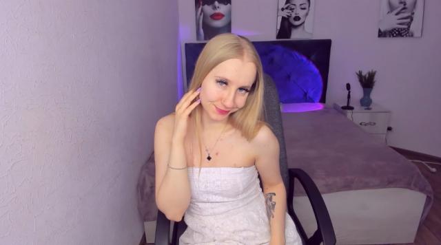 Connect with webcam model MilanaStone: Make up