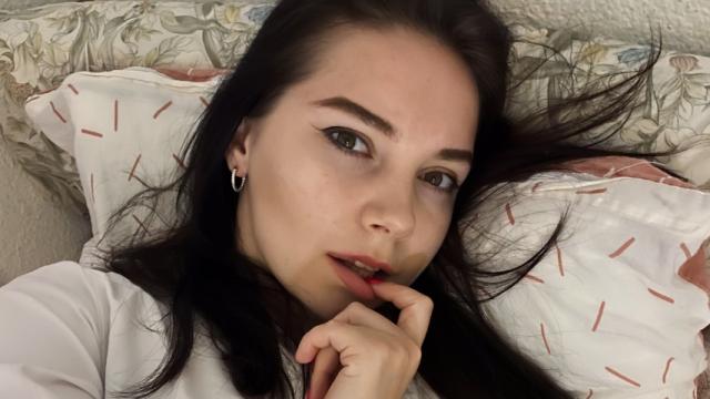 Connect with webcam model FunnyShine20: Ask about my other activities