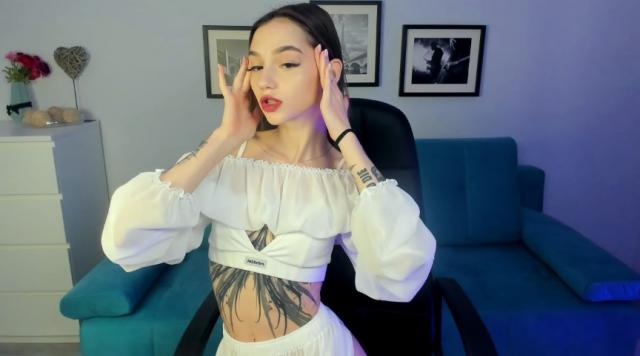Find your cam match with SophieKiss: Strip-tease