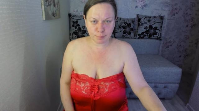 Connect with webcam model KellyPerfection: Nipple play