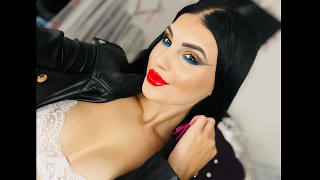 Connect with webcam model LeaNoire: Cosplay