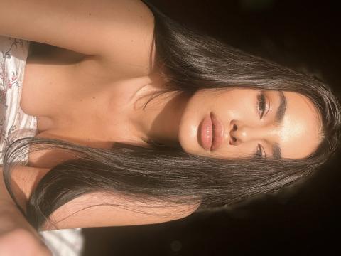 Welcome to cammodel profile for SophiesCharm: Kissing