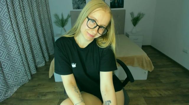 Find your cam match with MilanaStone: Piercings & tattoos