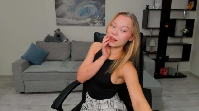 Connect with webcam model CarolSweet: Freckles