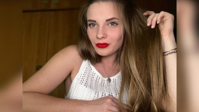 Find your cam match with MiyaParker: Smoking