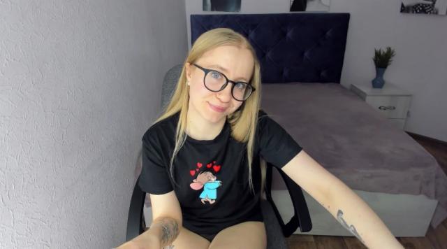 Connect with webcam model MilanaStone: Fitness