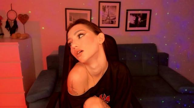 Find your cam match with SophieKiss: Kissing