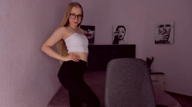 Adult webcam chat with MilanaStone: Lingerie & stockings