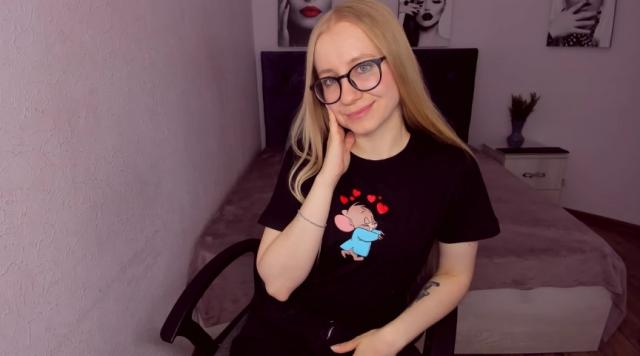 Adult webcam chat with MilanaStone: Glasses