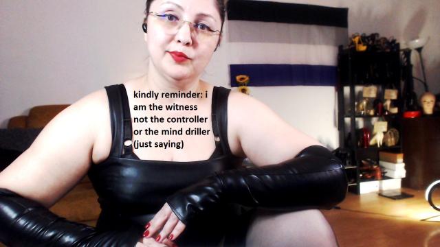 Connect with webcam model ImperatrizaSADO: Gloves