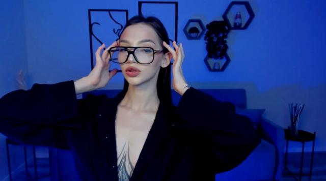 Find your cam match with SophieKiss: Glasses