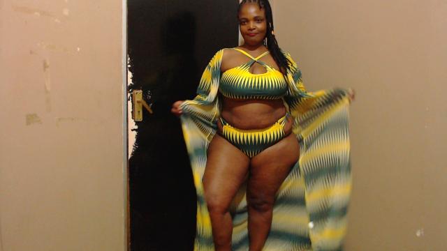 Connect with webcam model Ebonywildass: Strip-tease